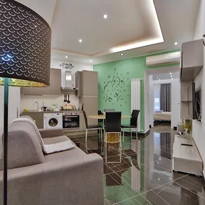 residenza-napoli-centrale.hotels-amalfi.com/